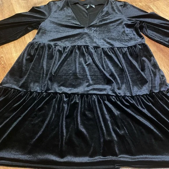 Women’s Black Velvet Dress from H&M - Picture 4 of 10